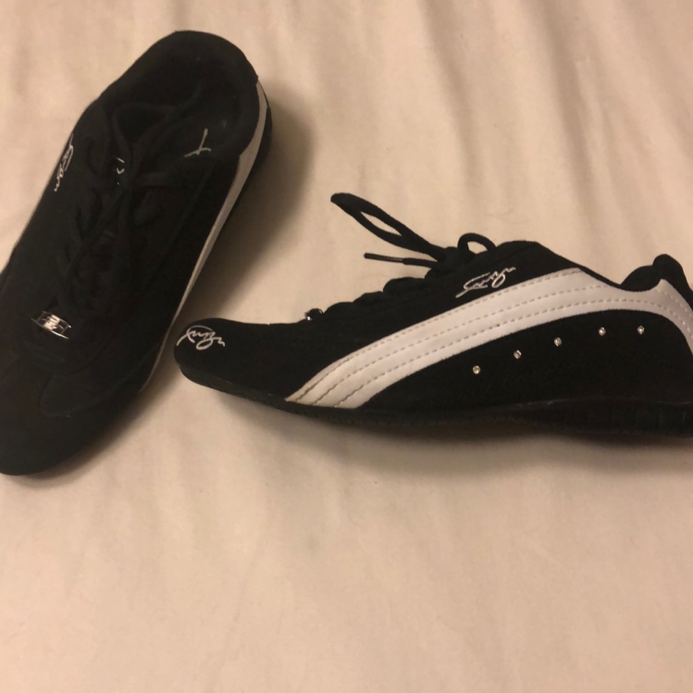 Shoe